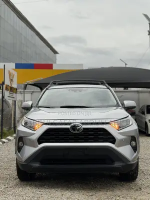 Toyota RAV4 XLE 2022 Gray
