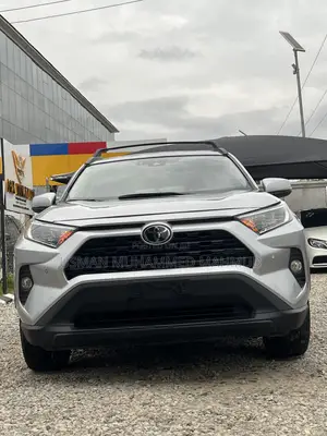 Toyota RAV4 XLE 2021 Gray