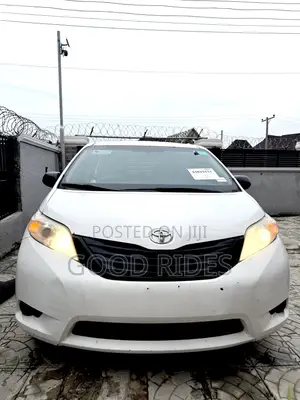 Toyota Sienna LE 7 Passenger (3.5L 6cyl 6A) 2016 White