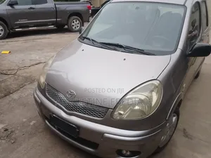 Toyota Yaris 2010 Silver