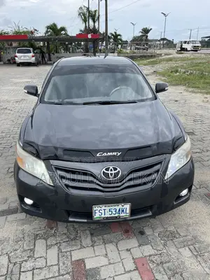 Toyota Camry LE 4dr Sedan (2.5L 4cyl 6A) 2011 Gray