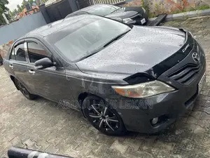 Toyota Camry LE 4dr Sedan (2.5L 4cyl 6A) 2011 Gray