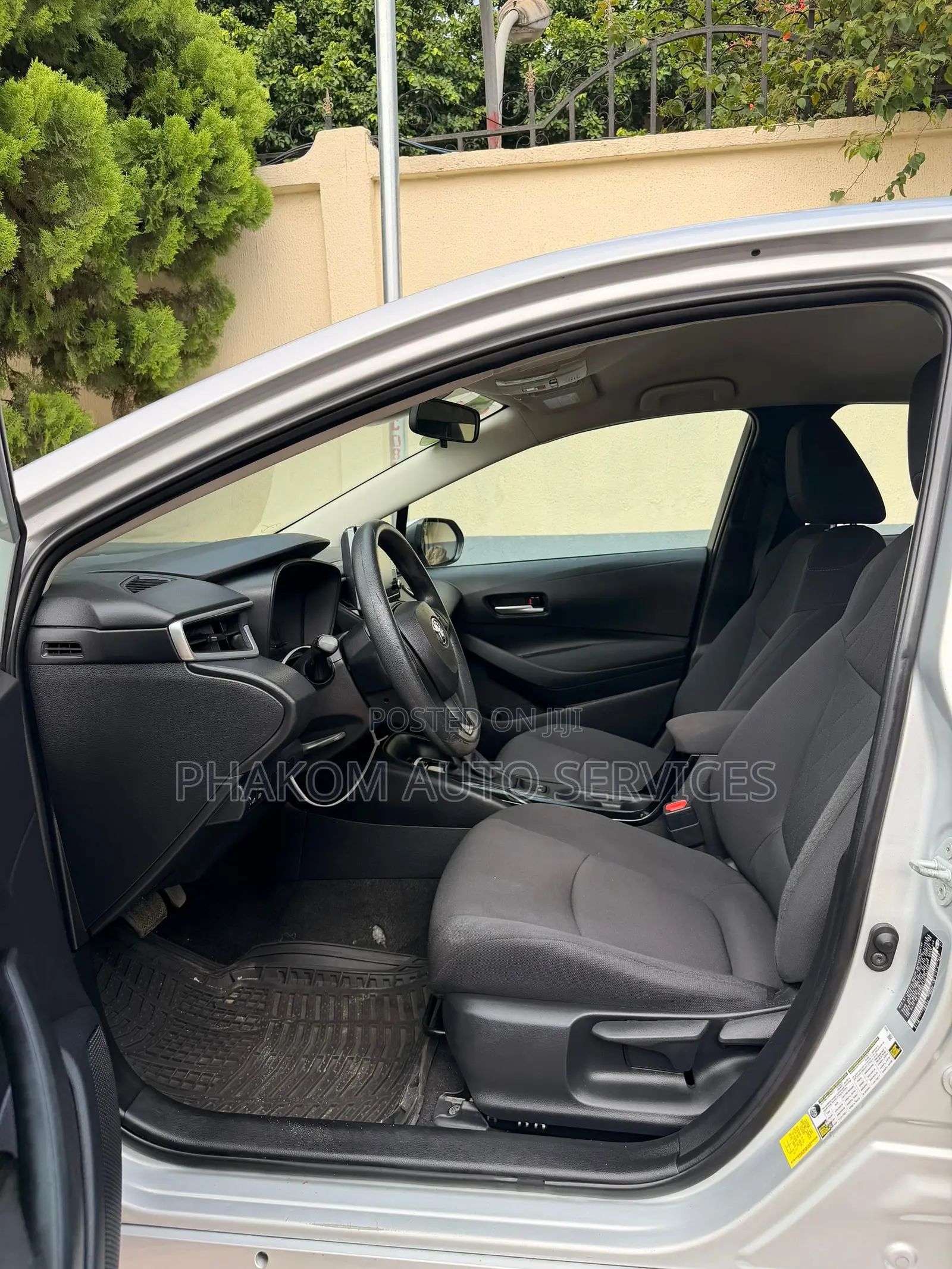 Toyota Corolla LE 2021 Silver