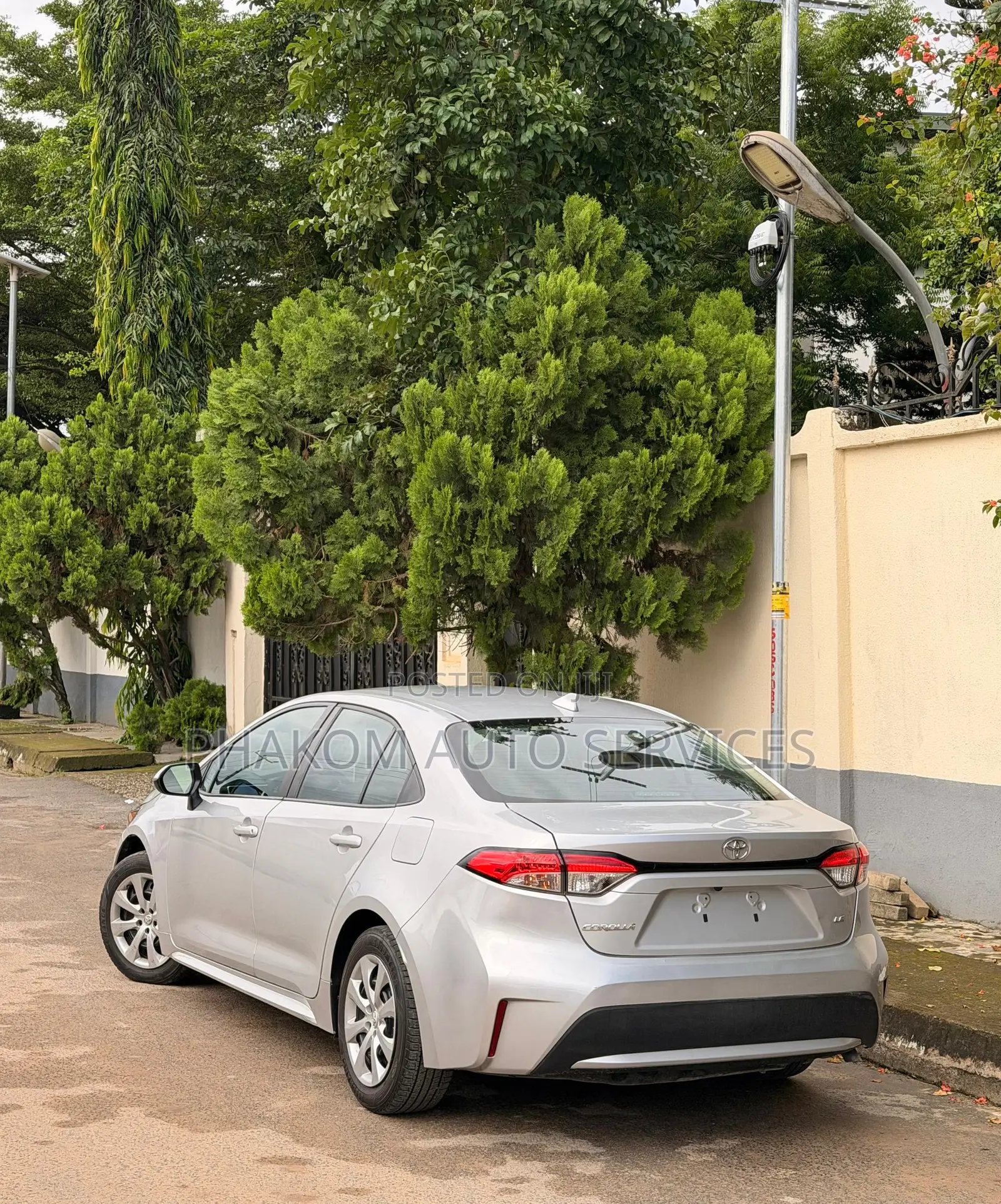 Toyota Corolla LE 2021 Silver