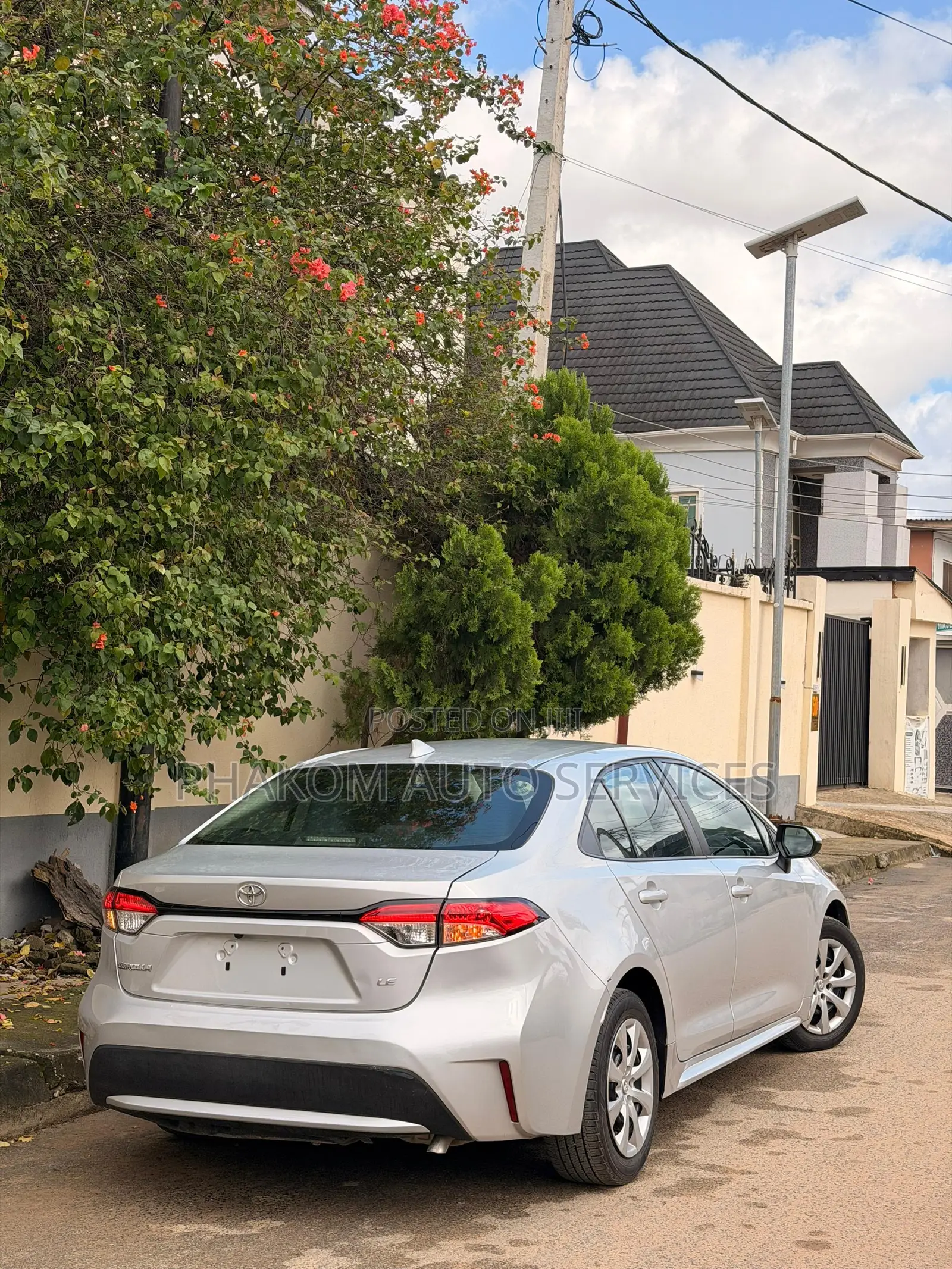 Toyota Corolla LE 2021 Silver