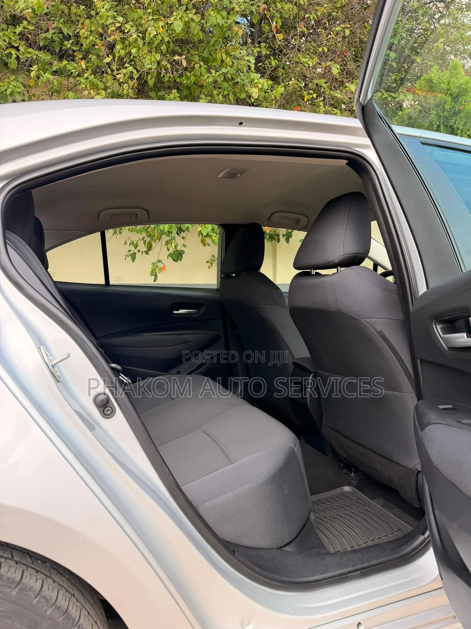 Toyota Corolla LE 2021 Silver