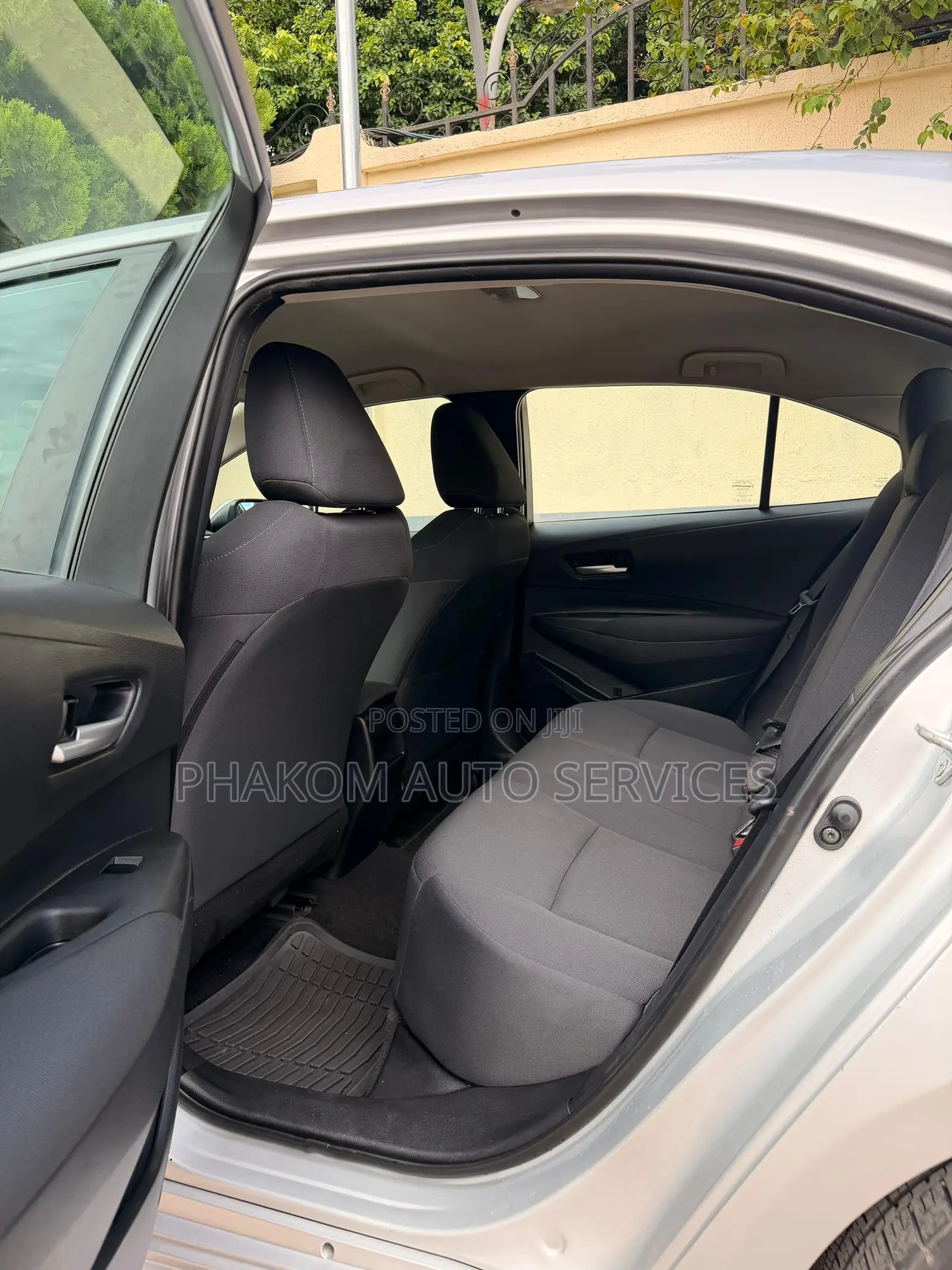 Toyota Corolla LE 2021 Silver