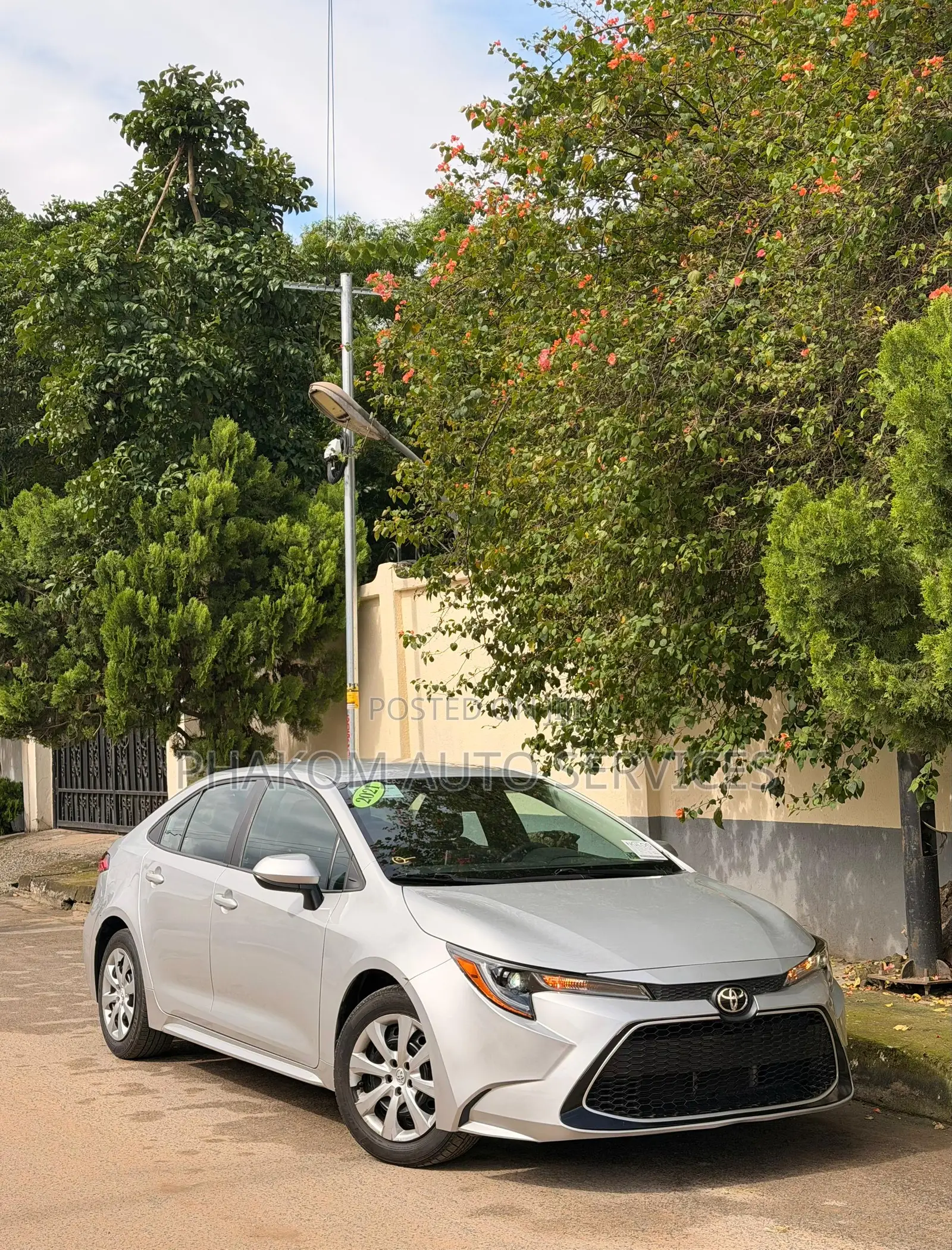 Toyota Corolla LE 2021 Silver