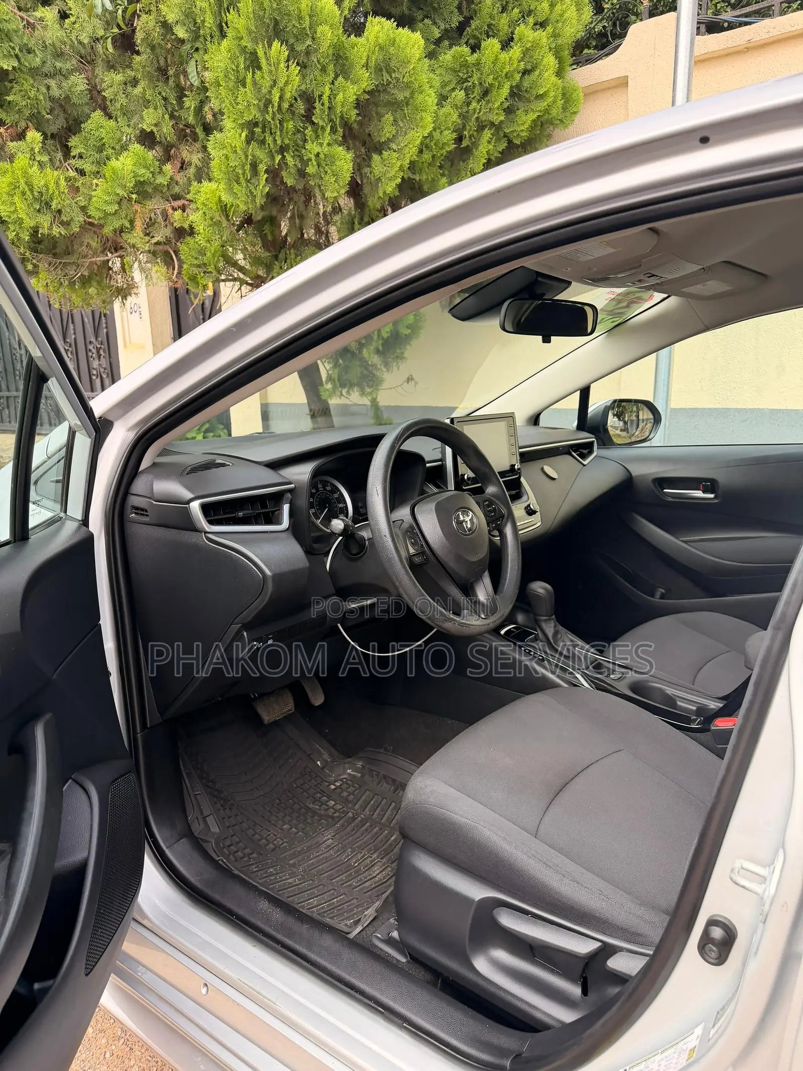 Toyota Corolla LE 2021 Silver