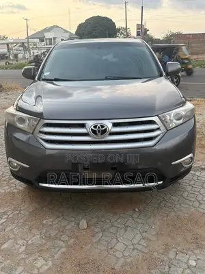 Toyota Highlander Limited 2012 Gray