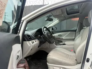 Toyota Venza XLE 2011 White