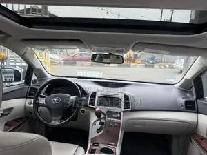 Toyota Venza XLE 2011 White