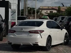 Toyota Camry 2018 White