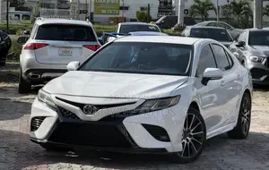 Toyota Camry 2018 White
