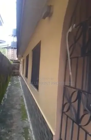 3bdrm Bungalow in Off Jakpa Road, Warri for sale