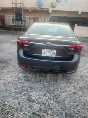 Toyota Avensis 2016 Gray