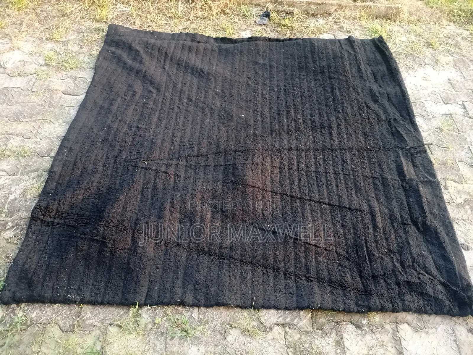 Premium Thick 2m × 2m Black Shag Area Rug (192 × 192 Cm)
