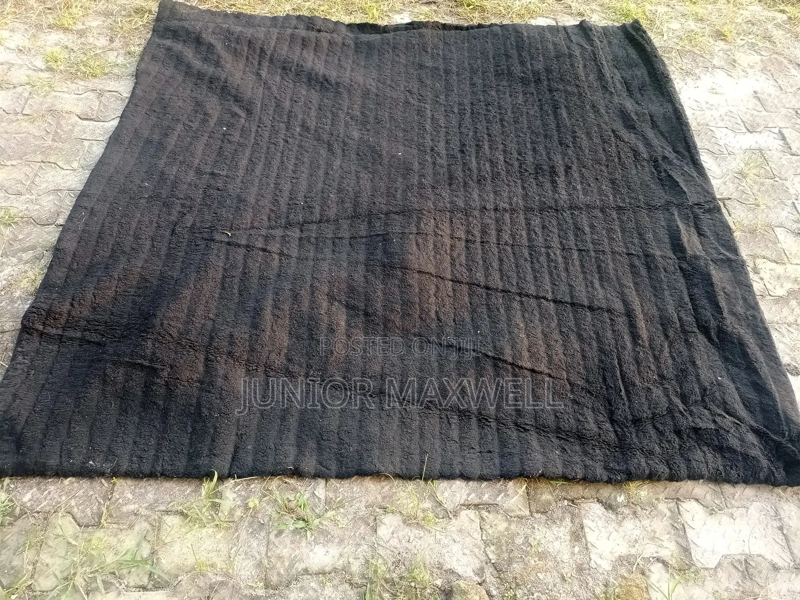 Premium Thick 2m × 2m Black Shag Area Rug (192 × 192 Cm)