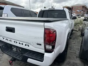Toyota Tacoma SR5 Double Cab 6' Bed AT 2024 Off white
