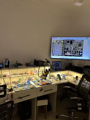 iPhone Repair Hub