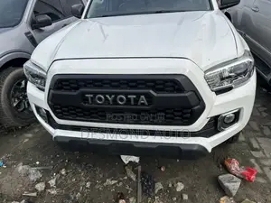 Toyota Tacoma SR5 Double Cab 6' Bed AT 2024 Off white