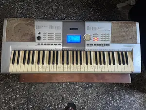 Yamaha PSR 295 and PSR E313 Keyboard