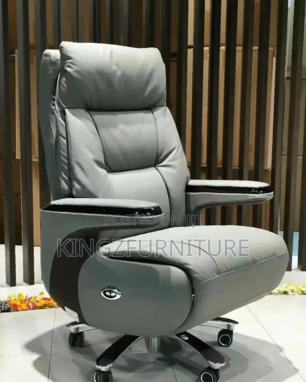 Luxury Executive Voice Command and Massage Reclining Office Chair,
