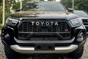 New Toyota Hilux 2025 Black