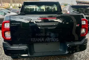New Toyota Hilux 2025 Black