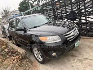 Hyundai Santa Fe 2012 Black
