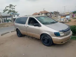 Toyota Sienna LE & 1 hatch 2000 Gold