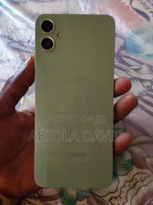 Samsung Galaxy A05 64 GB Gray