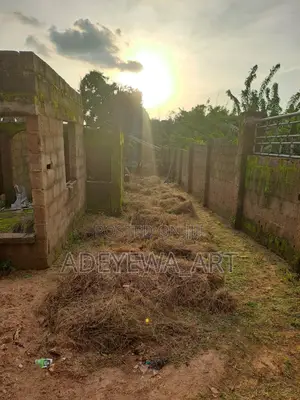 7bdrm Apartment in Ooni Layout, Ife for sale