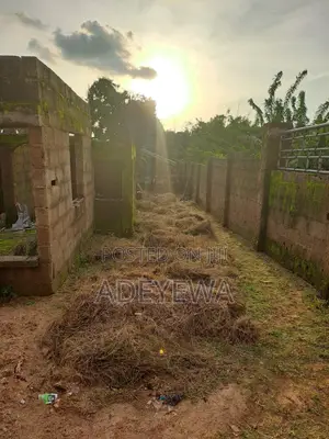 7bdrm Apartment in Ooni Layout, Ife for sale