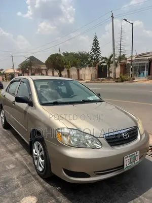 Toyota Corolla LE 2005 Gold