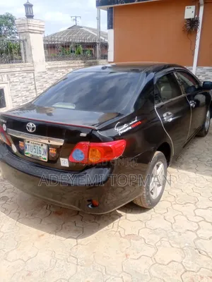 Toyota Corolla LE 4dr Sedan (1.8L 4cyl 4A) 2010 Black