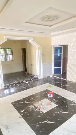 3bdrm Bungalow in Ogo Oluwa Oda Road 🏡, Akure for sale