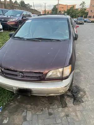 Toyota Sienna LE 2001 Red