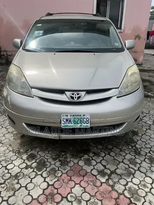Toyota Sienna 2006 Gold