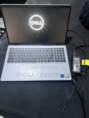 Laptop Dell Inspiron 15 3520 16GB Intel Core i5 SSD 512GB