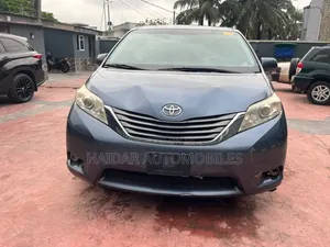 Toyota Sienna 2014 Blue
