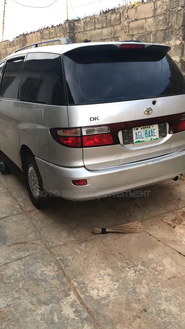 Toyota Previa 2000 Gray