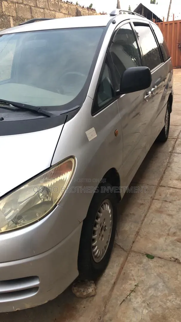 Toyota Previa 2000 Gray