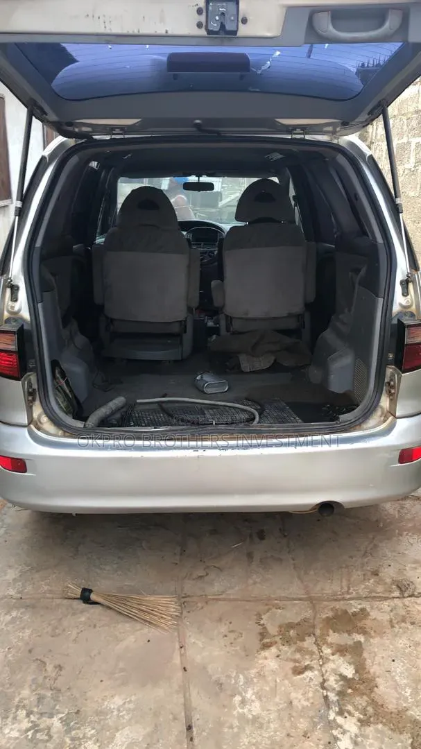 Toyota Previa 2000 Gray