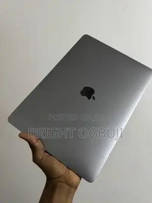 Laptop Apple MacBook Pro 2022 M2 8GB Apple M2 SSD 256GB