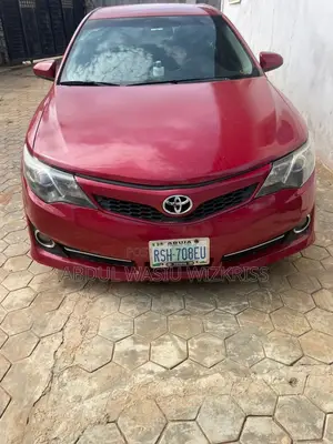 Toyota Camry SE 4dr Sedan (2.5L 4cyl 6A) 2013 Red