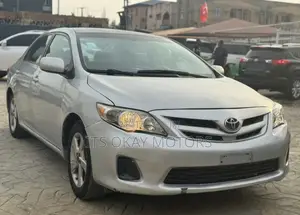 Toyota Corolla LE 4dr Sedan (1.8L 4cyl 4A) 2010 Silver
