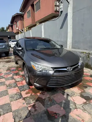 Toyota Camry XLE 4dr Sedan (3.5L 6cyl 6A) 2017 Gray