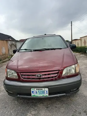 Toyota Sienna 2001 Red