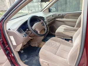 Toyota Sienna 2001 Red